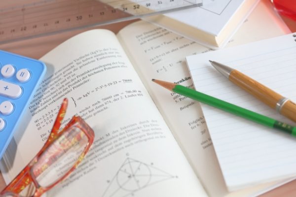 中学生の数学を家庭学習によって徹底的に勉強できるおすすめな教材